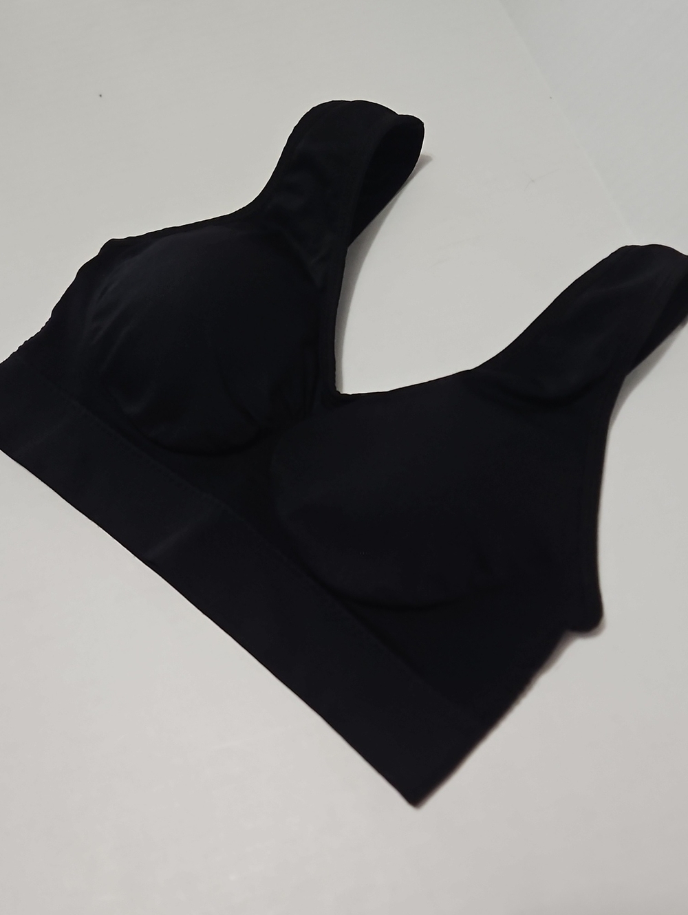 Genie Pull Over Seamless Black Wireless Comfort Bra Size M w/removable pads
